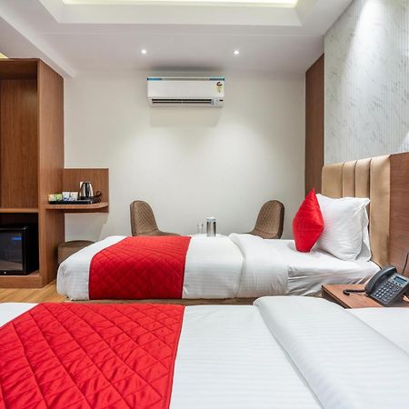 Hotel Avaas - Faiz Road Karol Bagh Delhi  Exteriör bild