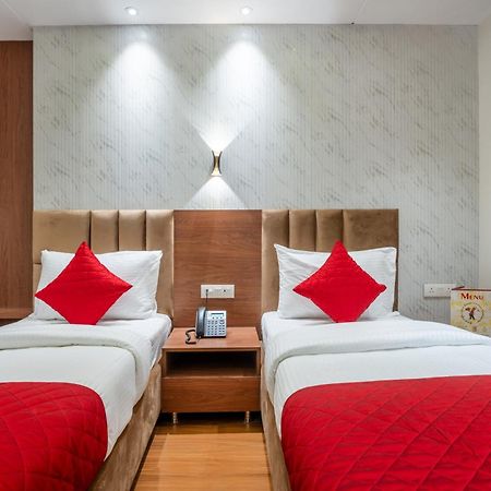 Hotel Avaas - Faiz Road Karol Bagh Delhi  Exteriör bild