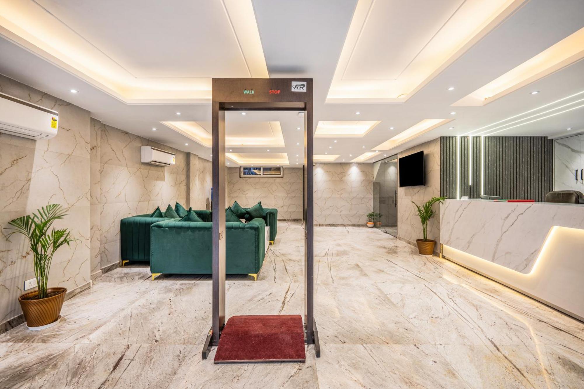 Hotel Avaas - Faiz Road Karol Bagh Delhi  Exteriör bild
