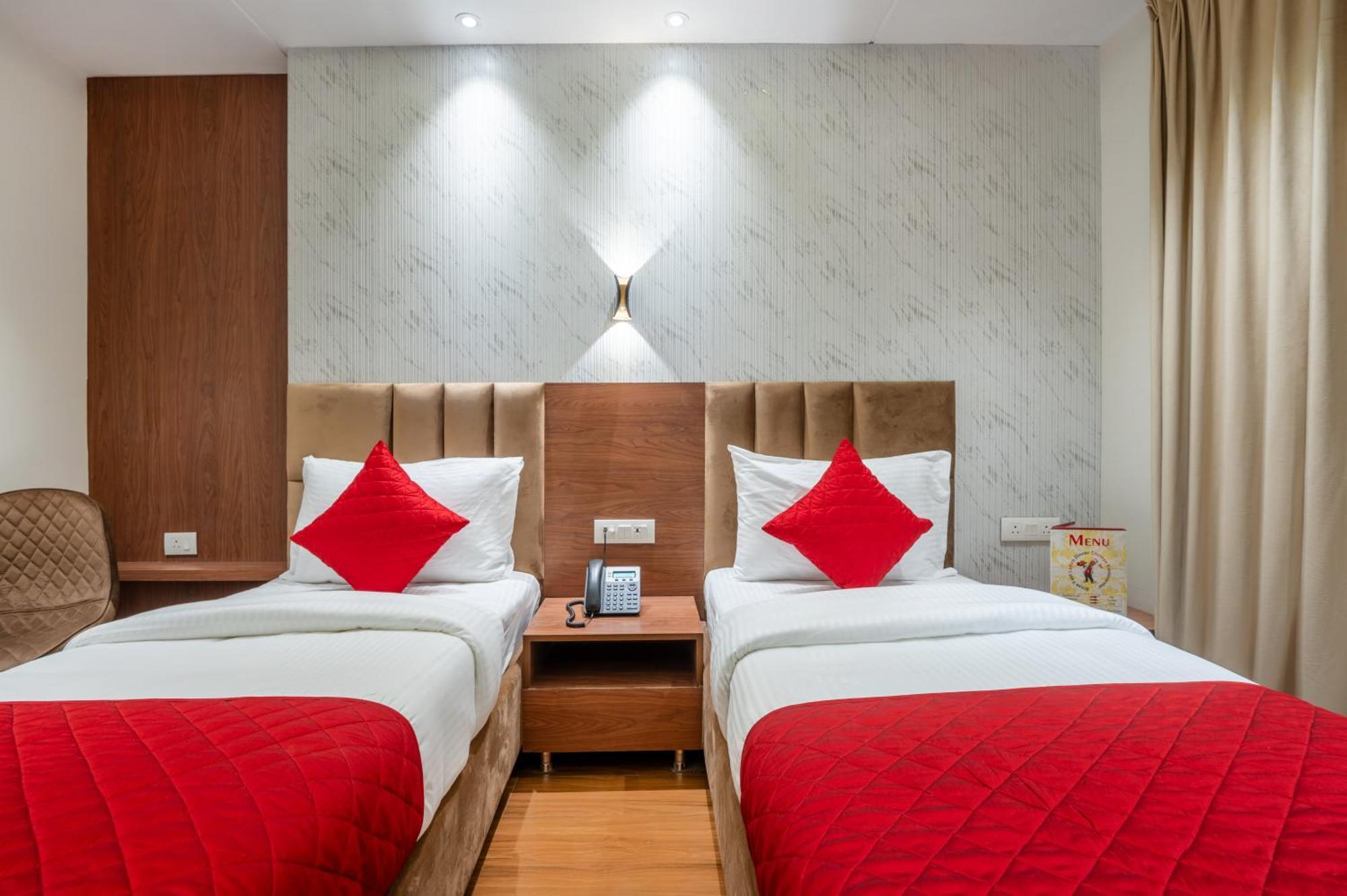 Hotel Avaas - Faiz Road Karol Bagh Delhi  Exteriör bild
