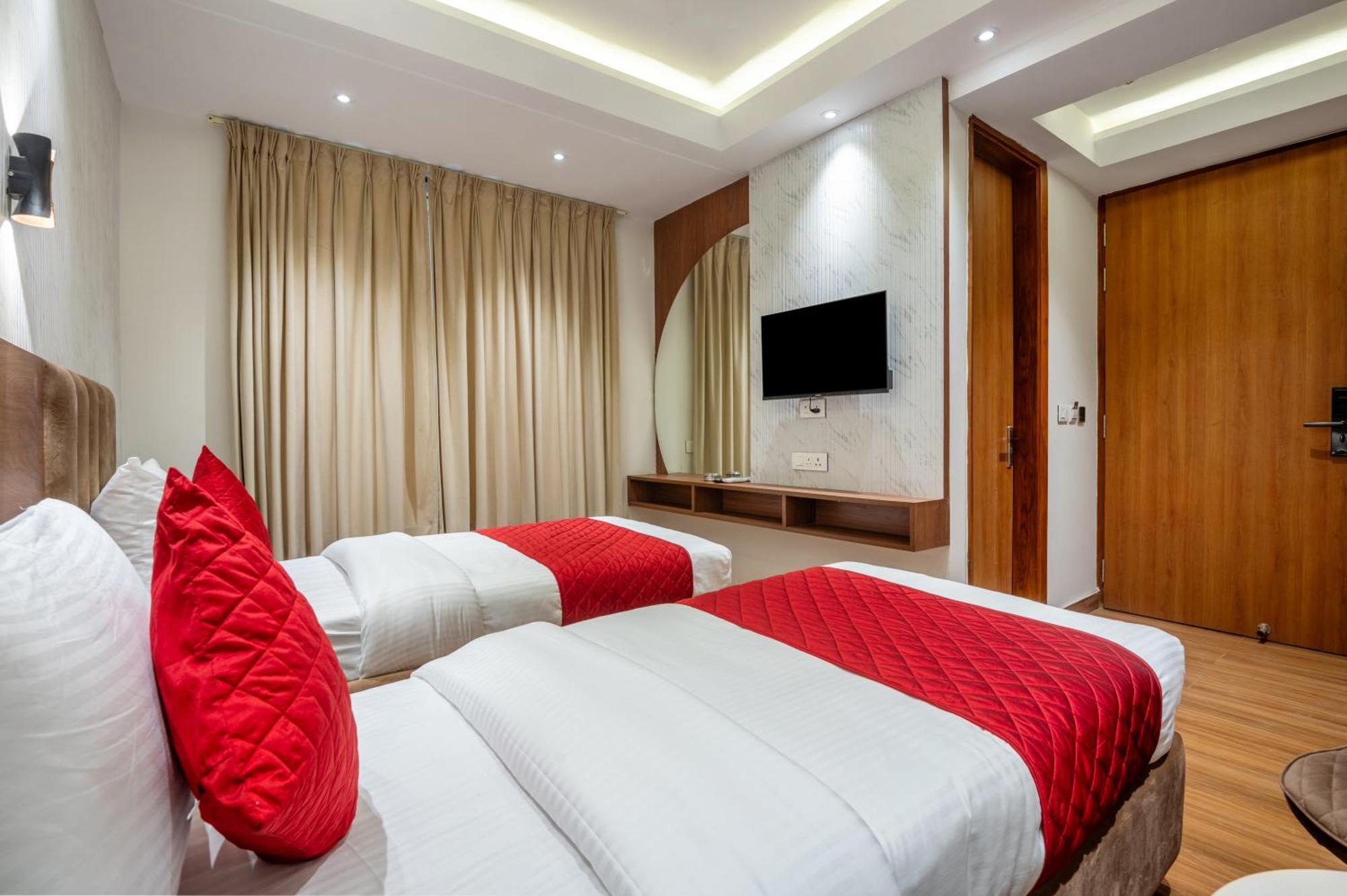 Hotel Avaas - Faiz Road Karol Bagh Delhi  Exteriör bild