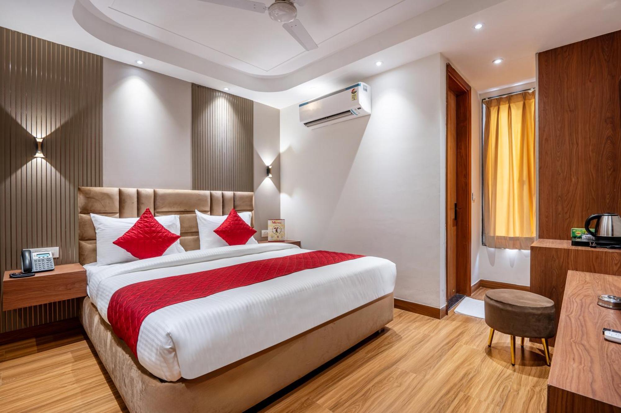 Hotel Avaas - Faiz Road Karol Bagh Delhi  Exteriör bild