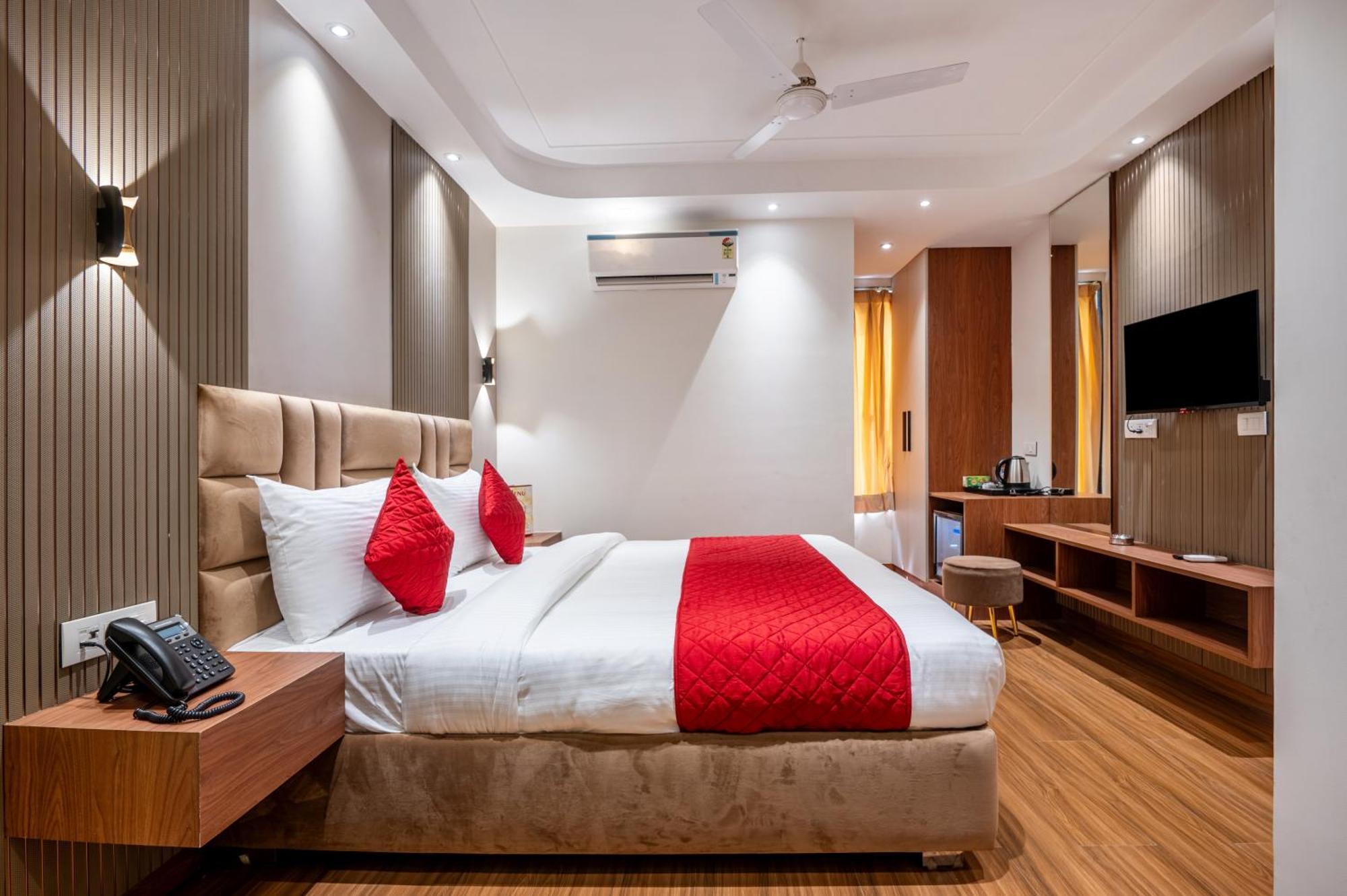 Hotel Avaas - Faiz Road Karol Bagh Delhi  Exteriör bild