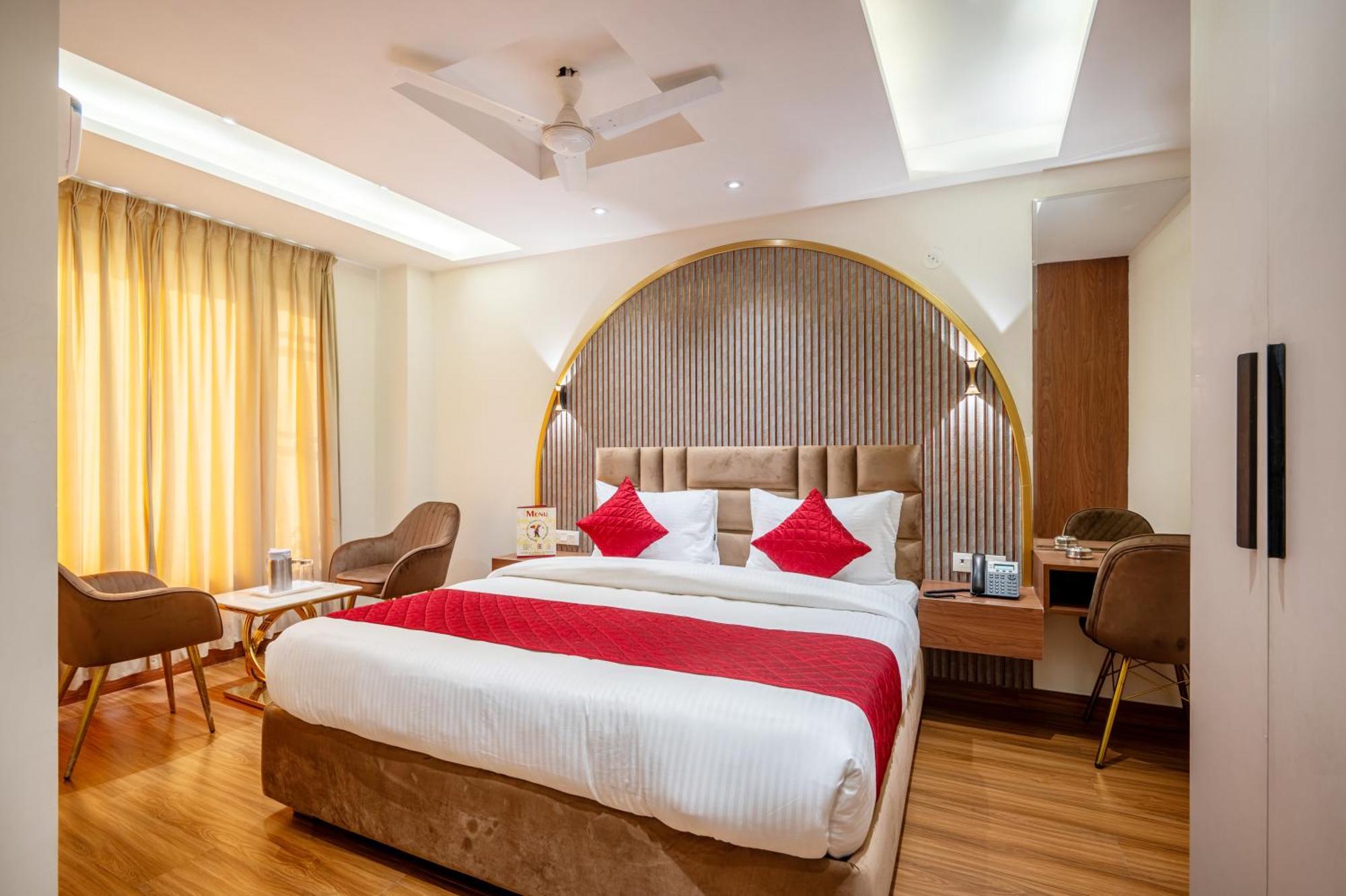 Hotel Avaas - Faiz Road Karol Bagh Delhi  Exteriör bild