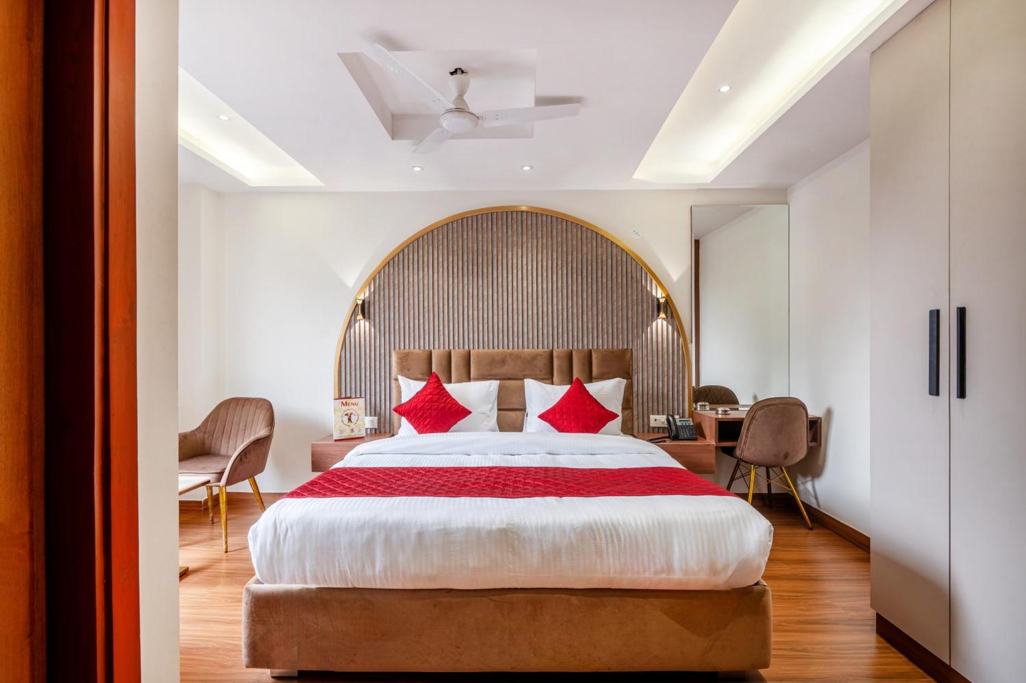 Hotel Avaas - Faiz Road Karol Bagh Delhi  Exteriör bild