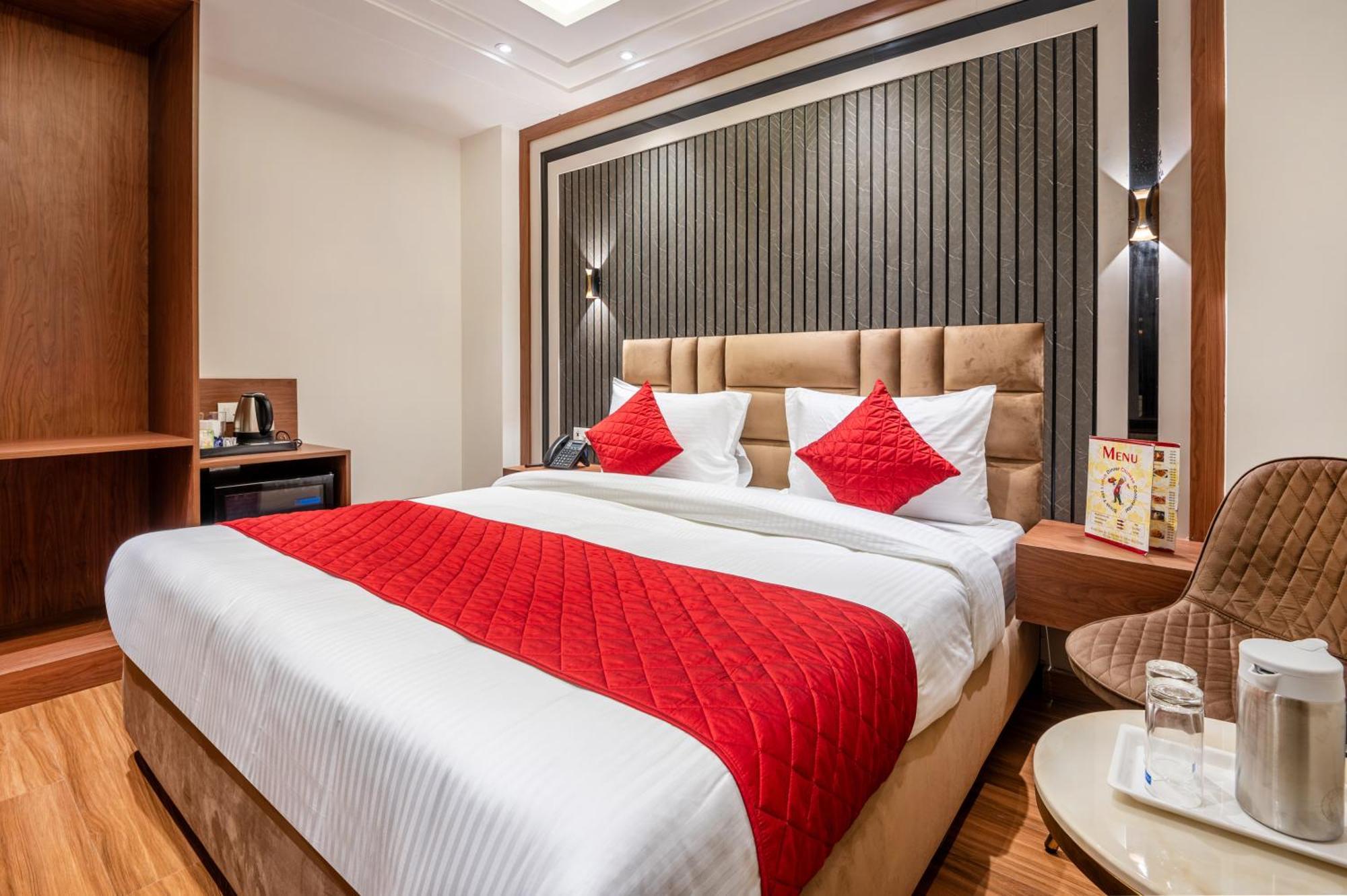 Hotel Avaas - Faiz Road Karol Bagh Delhi  Exteriör bild