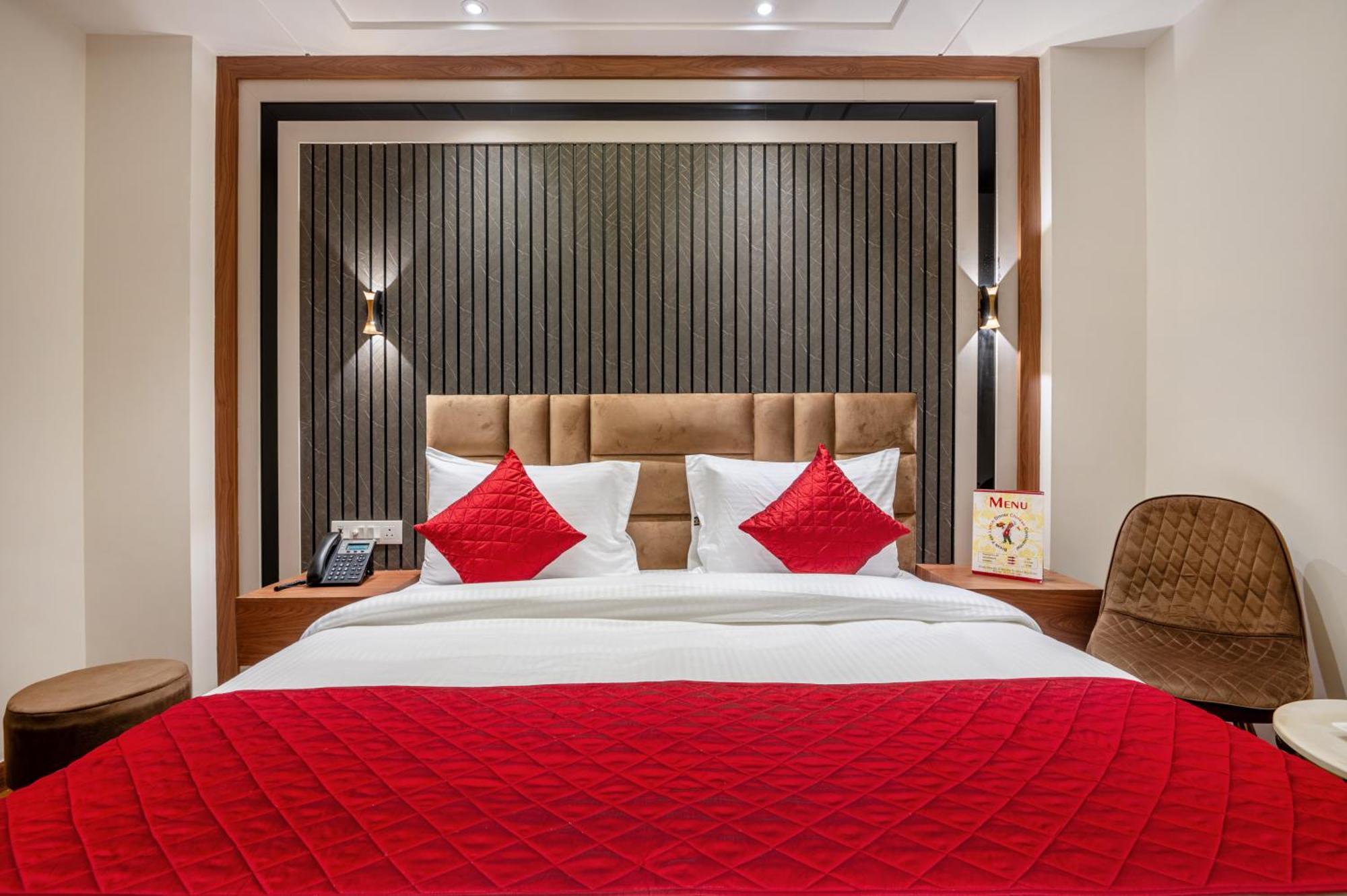 Hotel Avaas - Faiz Road Karol Bagh Delhi  Exteriör bild